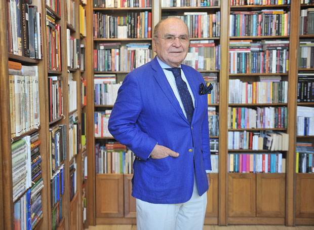 Људи се не одричу књиге, страхује се да ће позоришта доживети пад интересовања: Слависта Бранко Микашиновић о култури у доба короне